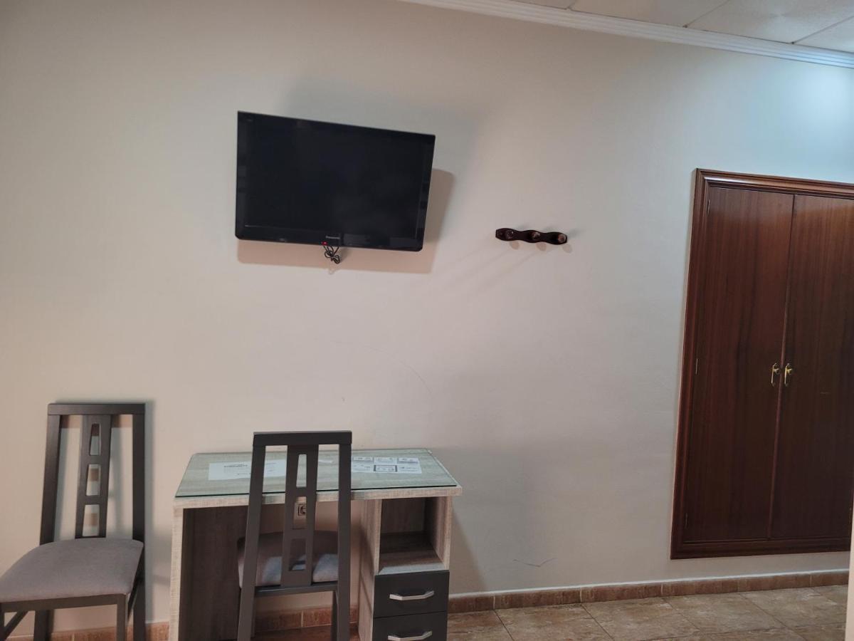 Hostal Restaurante El Paraiso Дон-Бенито Экстерьер фото