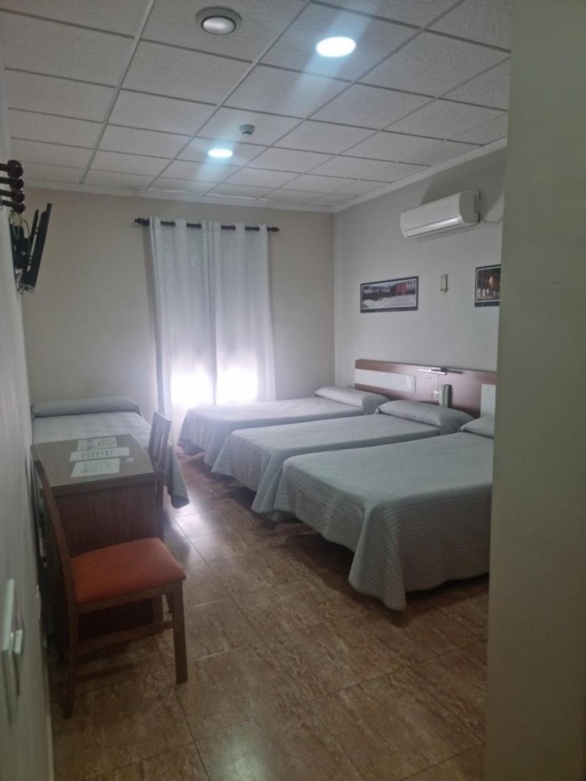 Hostal Restaurante El Paraiso Дон-Бенито Экстерьер фото