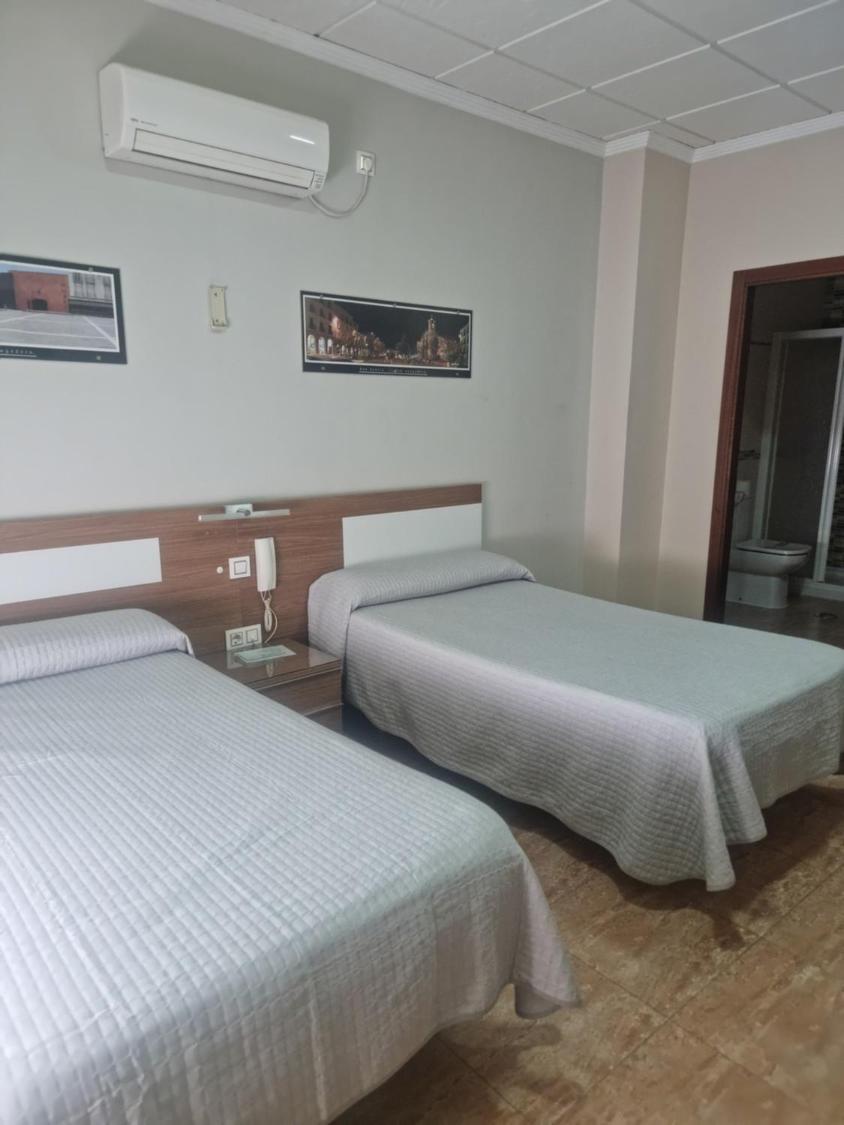 Hostal Restaurante El Paraiso Дон-Бенито Экстерьер фото