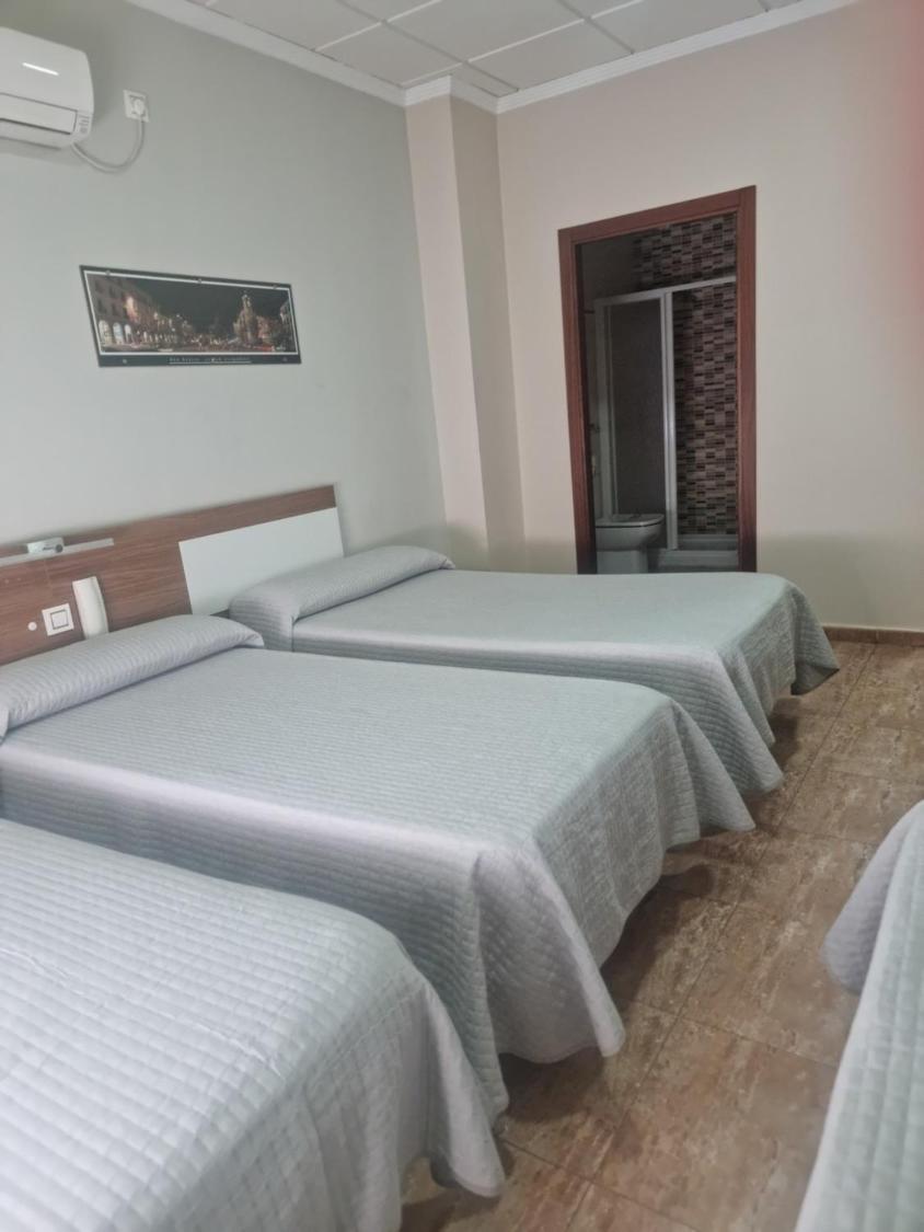 Hostal Restaurante El Paraiso Дон-Бенито Экстерьер фото