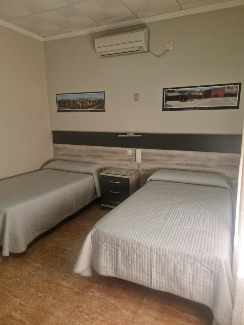 Hostal Restaurante El Paraiso Дон-Бенито Экстерьер фото