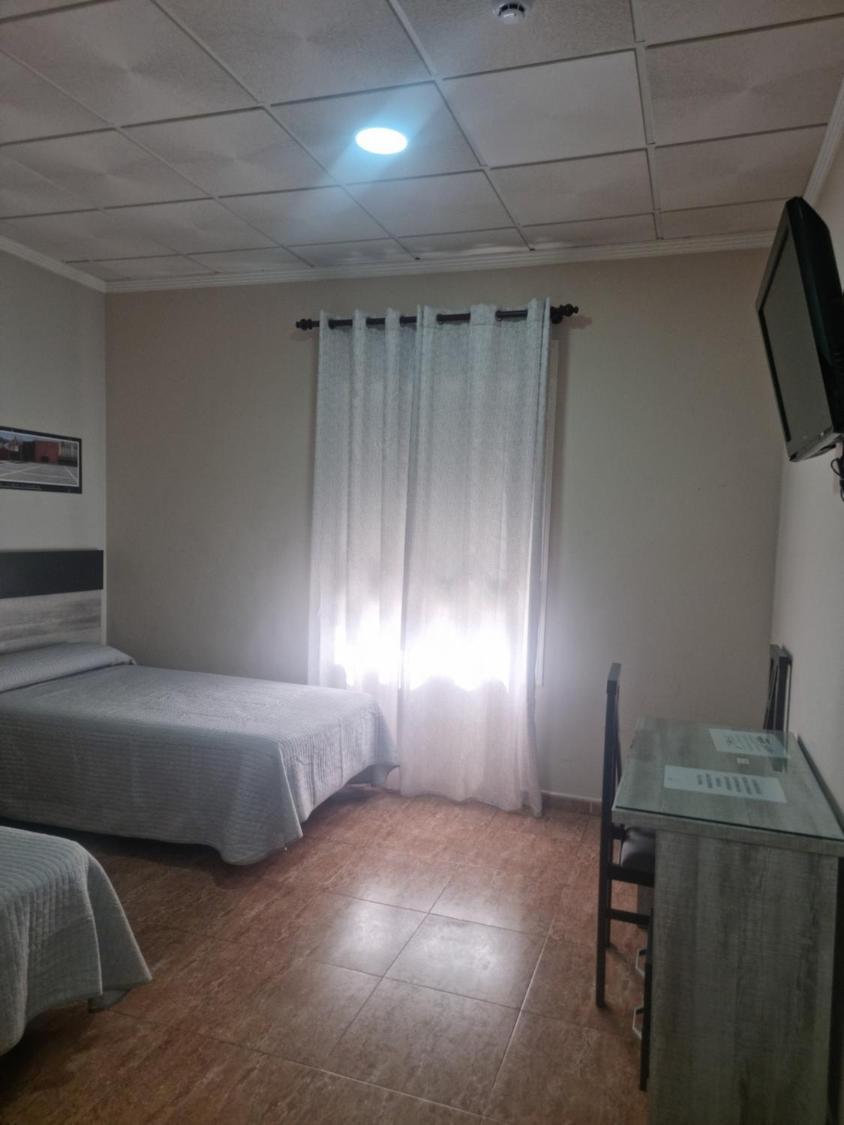 Hostal Restaurante El Paraiso Дон-Бенито Экстерьер фото