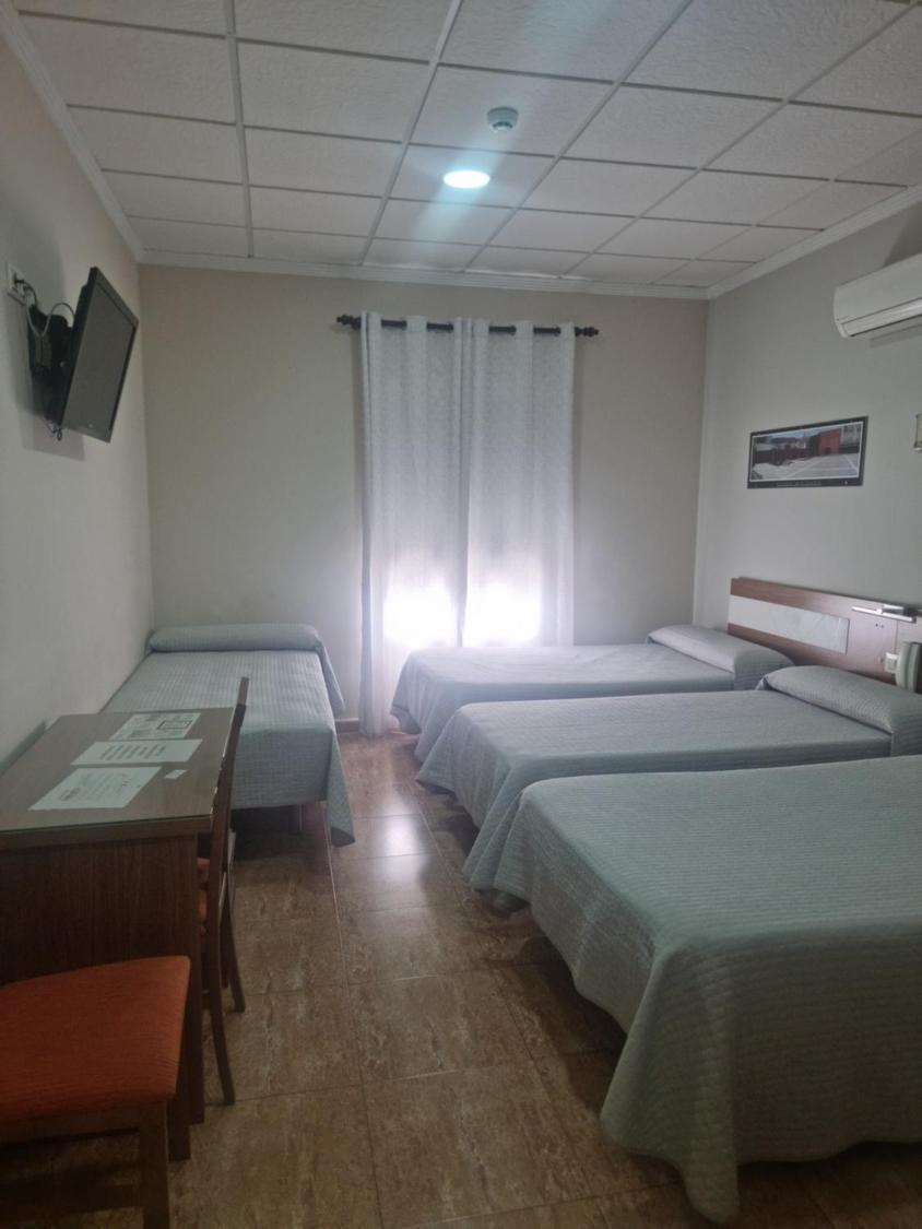 Hostal Restaurante El Paraiso Дон-Бенито Экстерьер фото