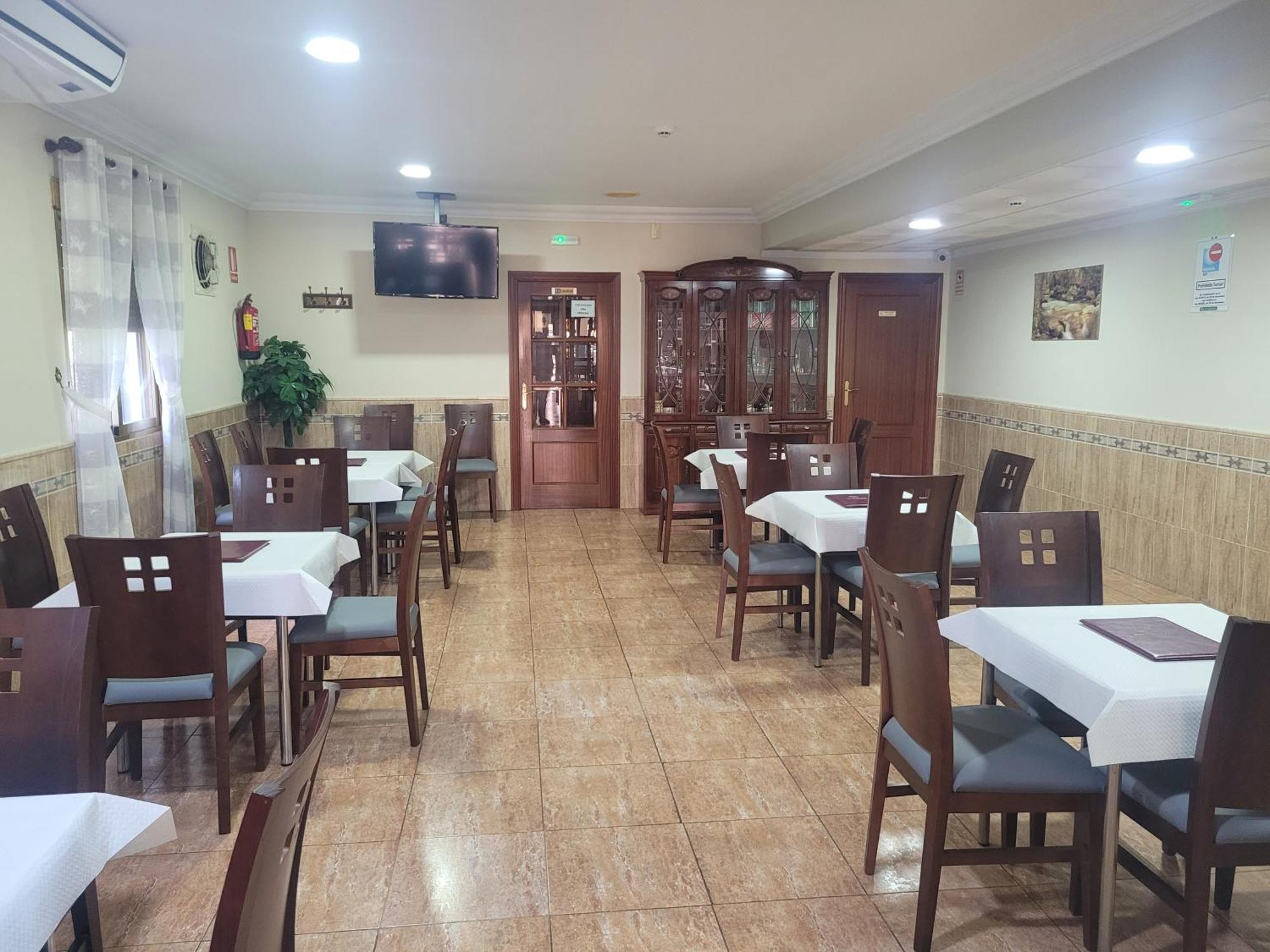 Hostal Restaurante El Paraiso Дон-Бенито Экстерьер фото