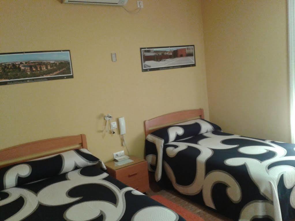 Hostal Restaurante El Paraiso Дон-Бенито Экстерьер фото