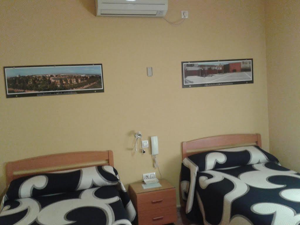 Hostal Restaurante El Paraiso Дон-Бенито Экстерьер фото