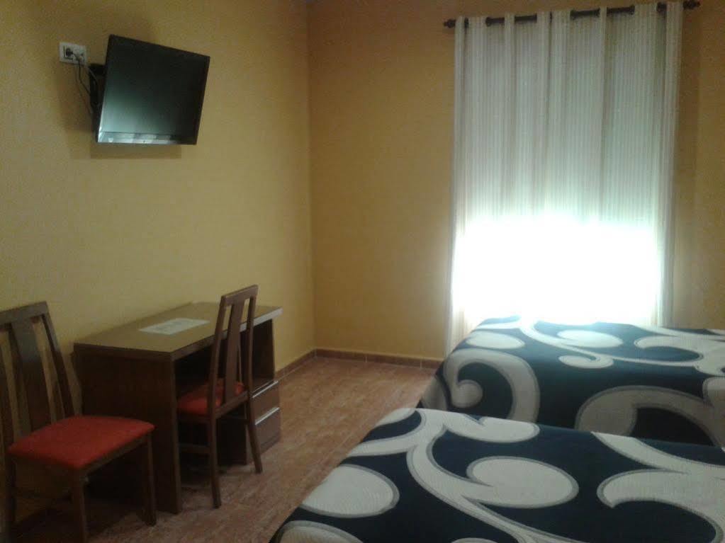 Hostal Restaurante El Paraiso Дон-Бенито Экстерьер фото